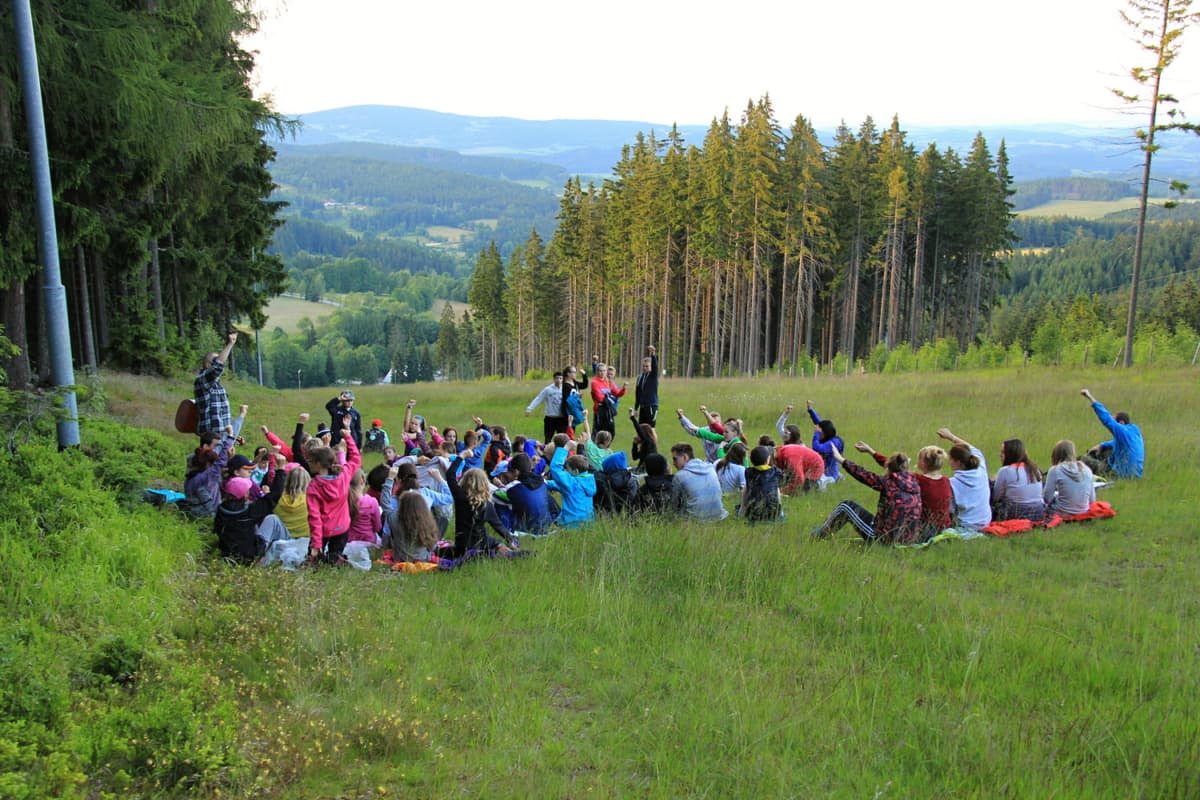 Nástup na louce nad táborem